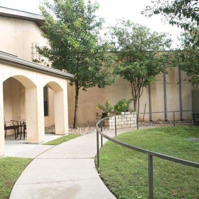 Ccrc-Harbor At Buckner Villas Memory Care - Gallery Image 2