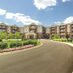 Seasons Courtyard - Gallery Image 6