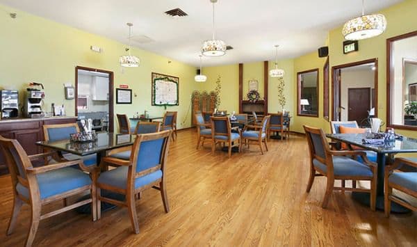 Cinnamon Park - Independent Living - Gallery Image 3