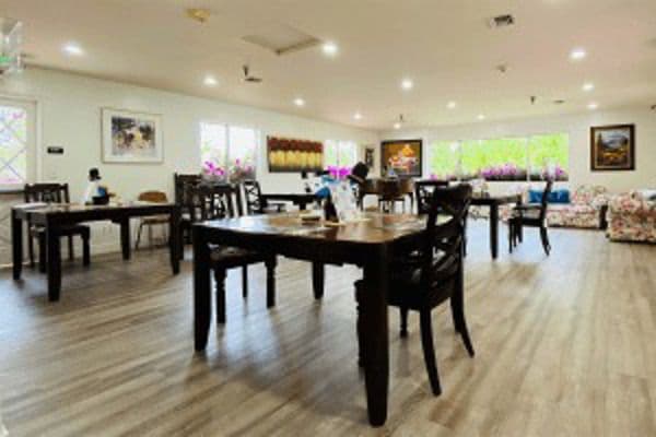 Huntington Chateau - Gallery Image 4