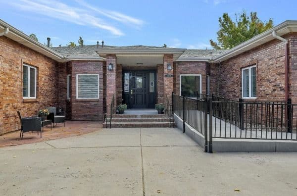 Gardens Care Senior Living - Meadow Hills - Gallery Image 1