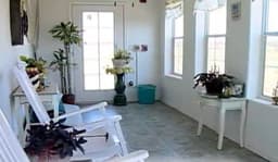 Carriage House On West Garden Lane - Gallery Image 4