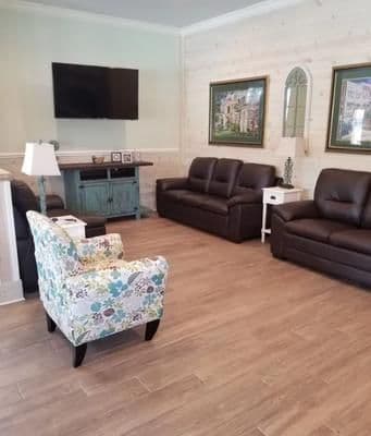 Habersham Retreat Ii - Gallery Image 2