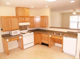 Spicewood Garden Apartments - Gallery Image 2