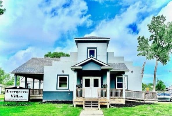 Evergreen Villas - Gallery Image 1