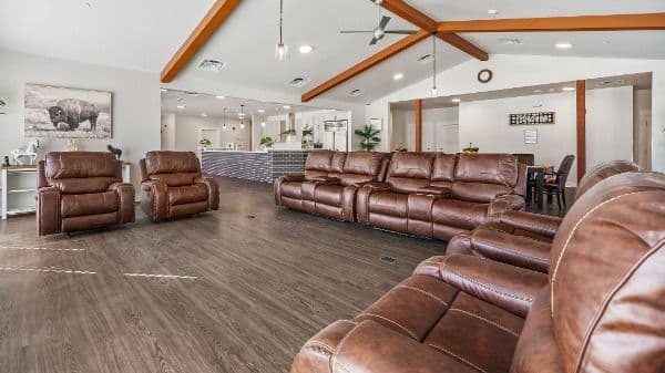 Beehive Homes Spring - Gallery Image 3