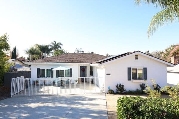 Golden Sunset Villa - Gallery Image 1