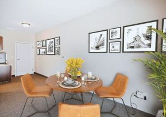 Hampton Manor Of Woodhaven - Gallery Image 3