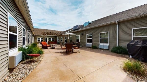 Vicinia Gardens Of Fenton - Gallery Image 2