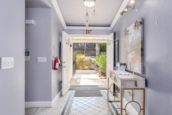 Queen Of Hearts El Dorado Hills - Gallery Image 4