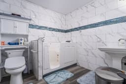Queen Of Hearts El Dorado Hills - Gallery Image 5