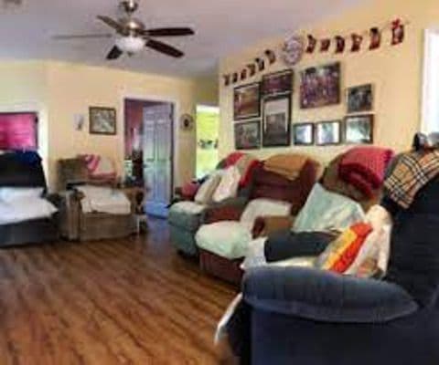 Top Of The Hill Manor - Gallery Image 2