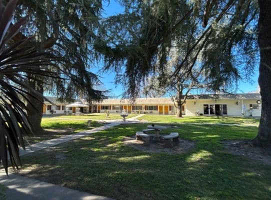 Braswell's Leisure Manor - Gallery Image 6