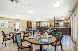 Palm View Pleasant Living - Gallery Image 4