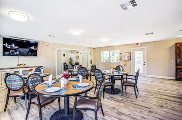 Palm View Pleasant Living - Gallery Image 5