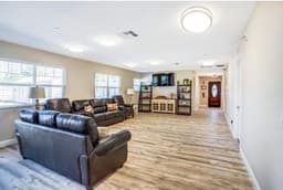 Palm View Pleasant Living - Gallery Image 6