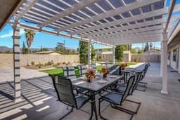 Palm View Pleasant Living - Gallery Image 2