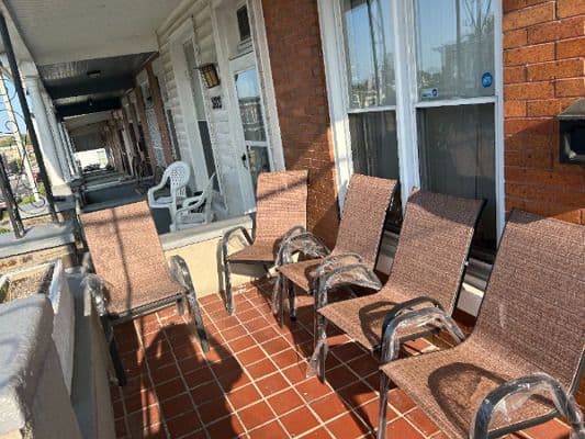Bakerview Manor - Gallery Image 2