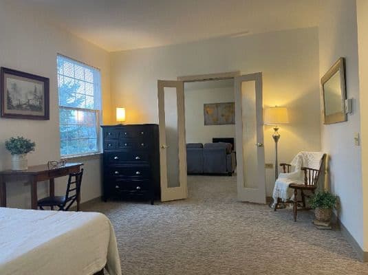 Rolling Hills Manor - Gallery Image 6