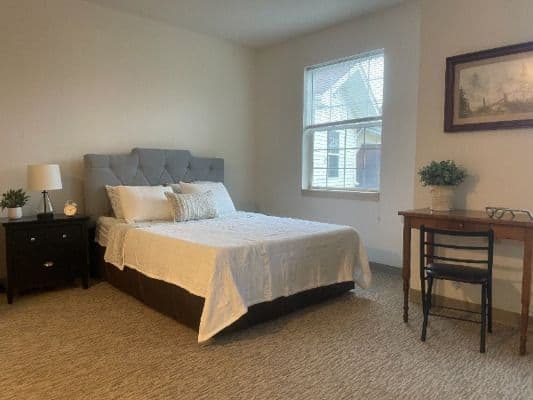 Rolling Hills Manor - Gallery Image 5