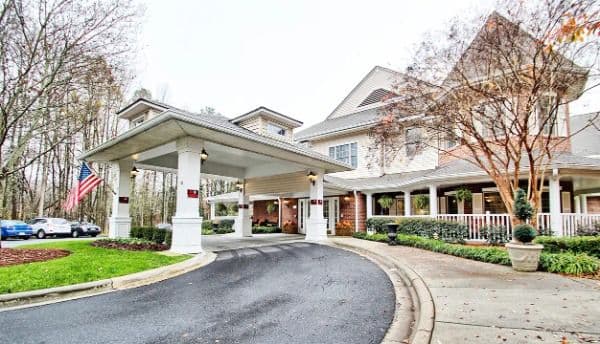 Charter Senior Living of Charlotte - Gallery Image 3