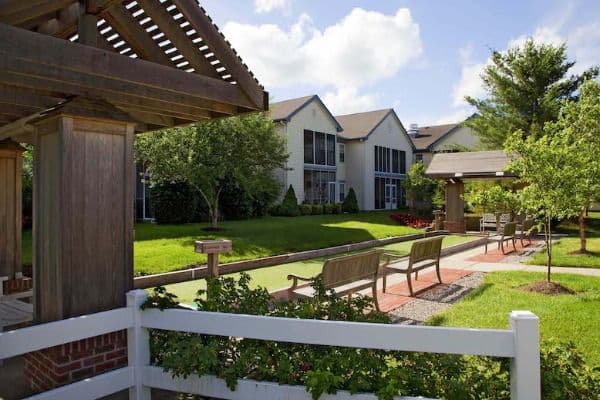 Crestwood Manor - Gallery Image 5
