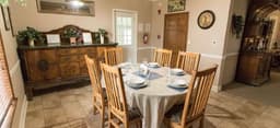 Green Wood Lodge - Gallery Image 3