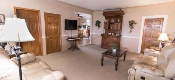 Green Wood Lodge - Gallery Image 5
