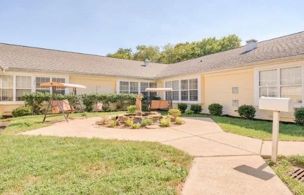 American House Hendersonville - Gallery Image 4