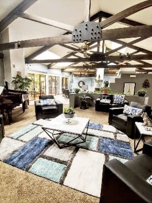 The Lodge at Palmer Point - Gallery Image 6