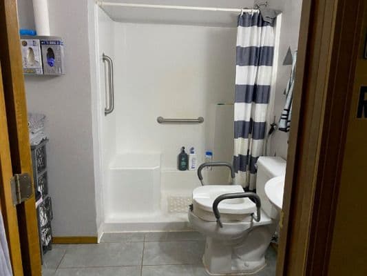 Forest Park Adult Care Home, Emy & Mark Roady, Rn - Gallery Image 4
