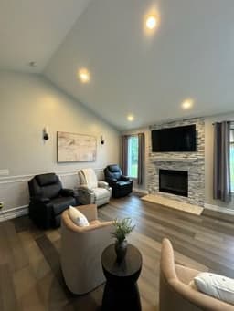 Crystal Creek Manor - Gallery Image 2