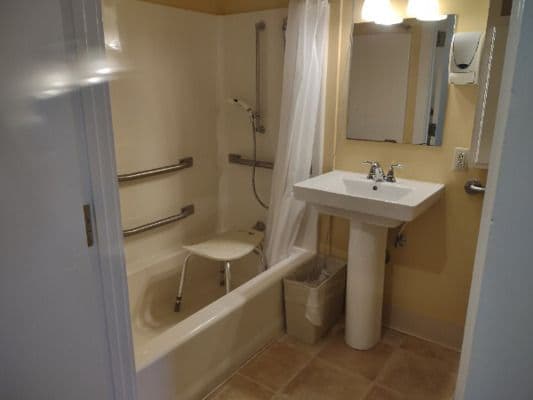 Alpha House - Gallery Image 3